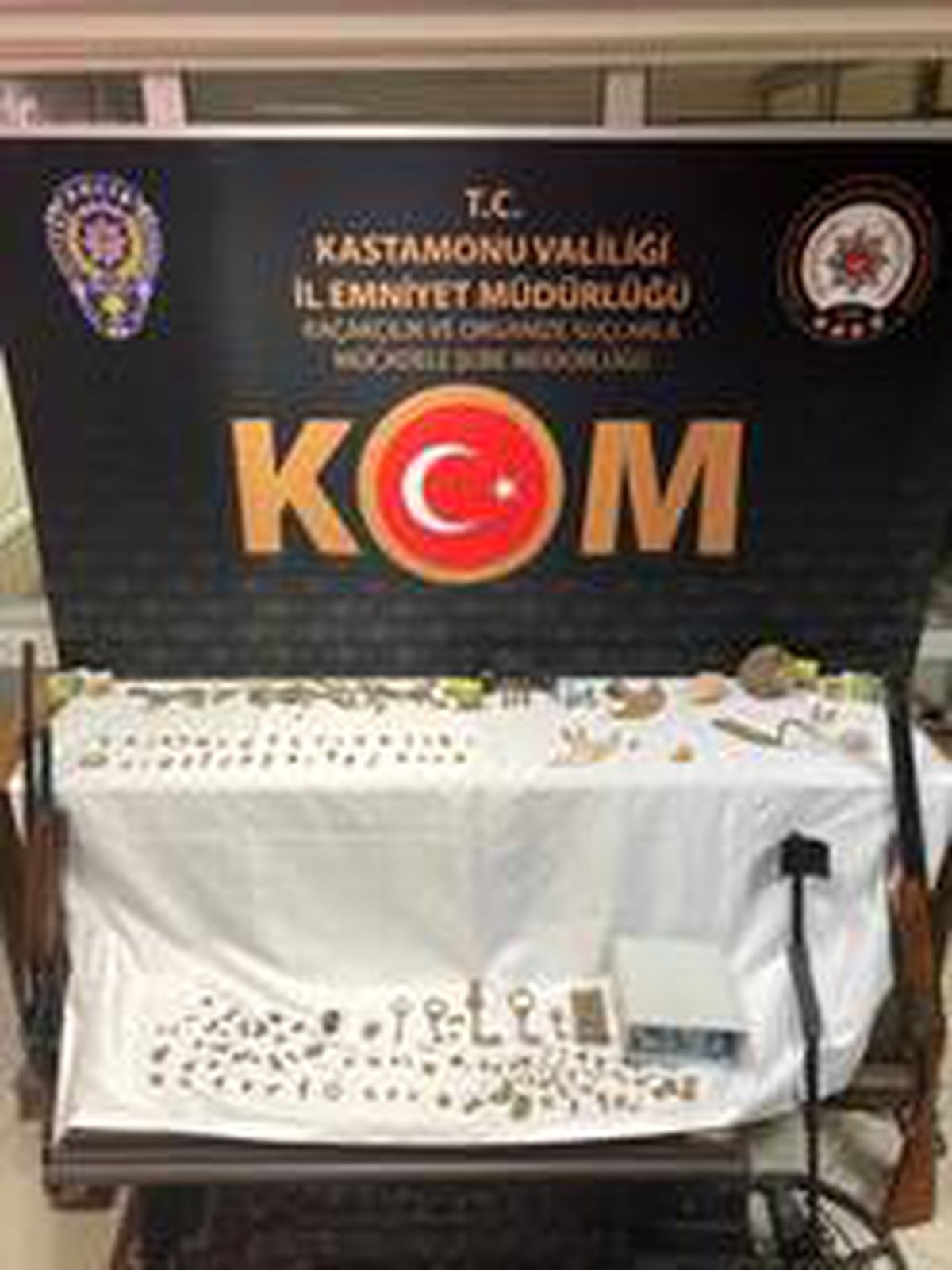 Kastamonu\'da 5 ayrı adresten çok sayıda tarihi eser ele geçirildi