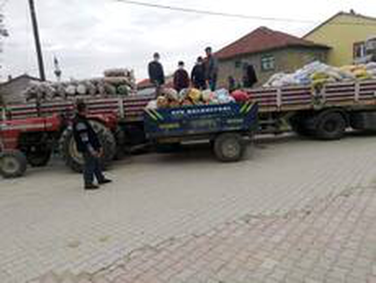 Köylüler İzmirli depremzedelere 3 ton patates yolladı