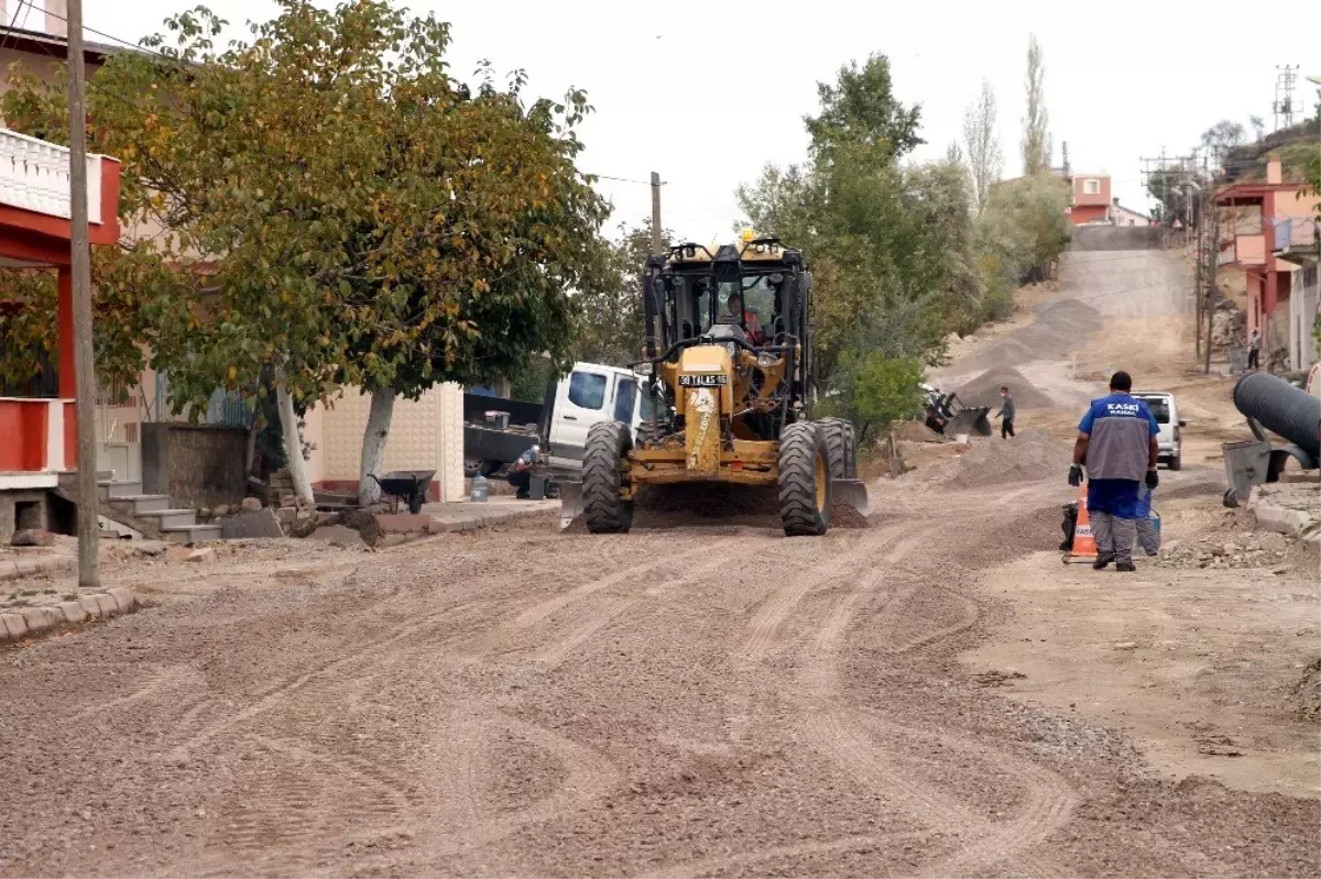 Kuruköprü\'de doğalgaz sonrası asfalt çalışması