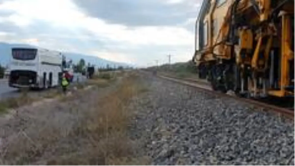 Son dakika yerel: Otobüs kazasında zarar gören demiryolu onarıldı