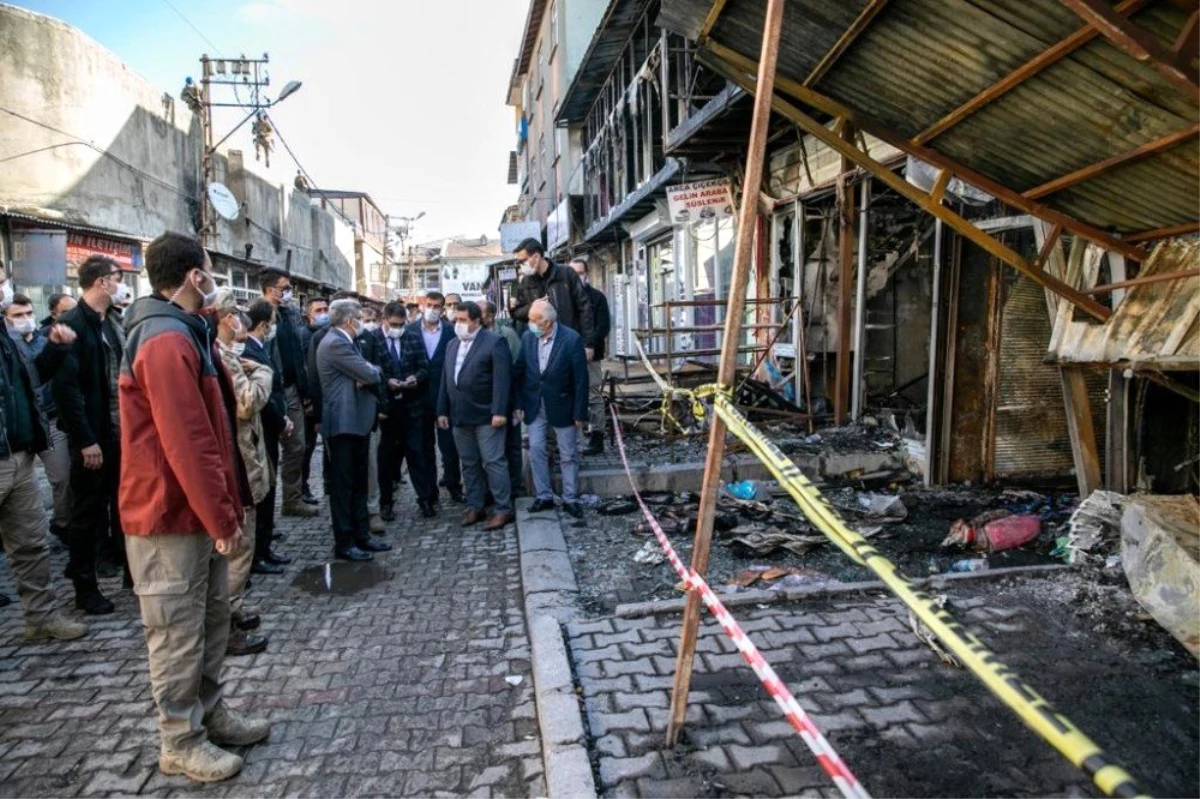 Son dakika gündem: Vali Bilmez\'den Özalp ilçesindeki yangından zarar gören esnafa ziyaret
