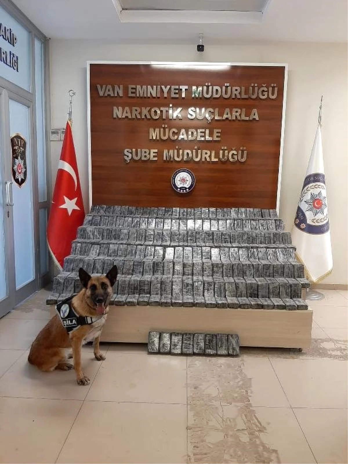 Van\'da kamyonetin yakıt deposunda 154 kilo eroin ele geçirildi