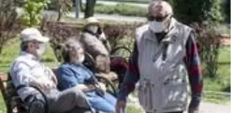 Zonguldak'ta 65 yaş ve üstü vatandaşlara belirli saatlerde toplu alan kısıtlaması getirildi