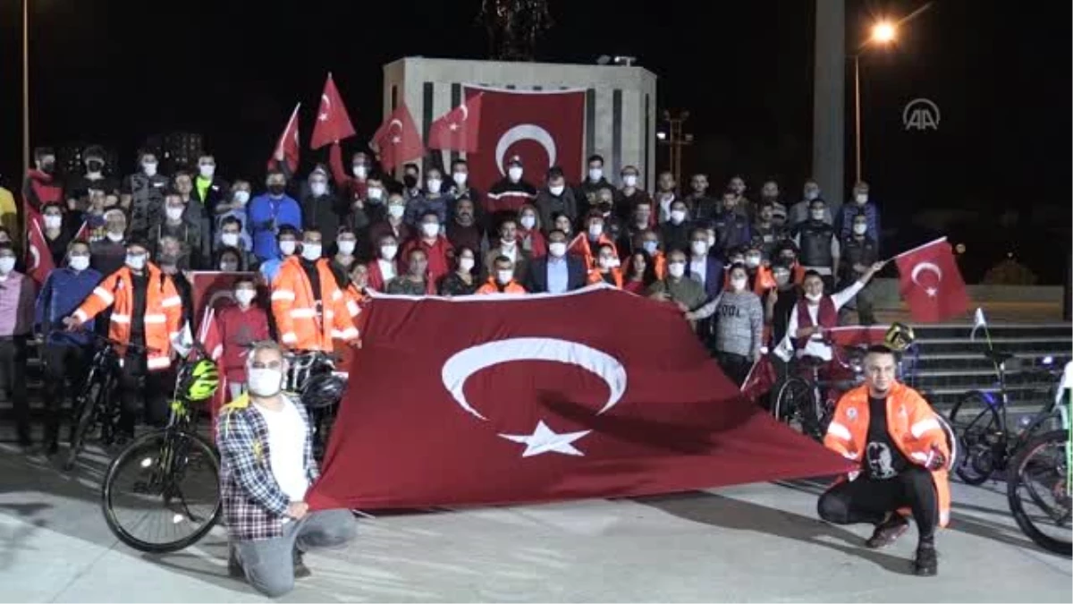 Atatürk\'ü ziyaret etmek için Mersin\'den Ankara\'ya pedal çevirmeye başladılar