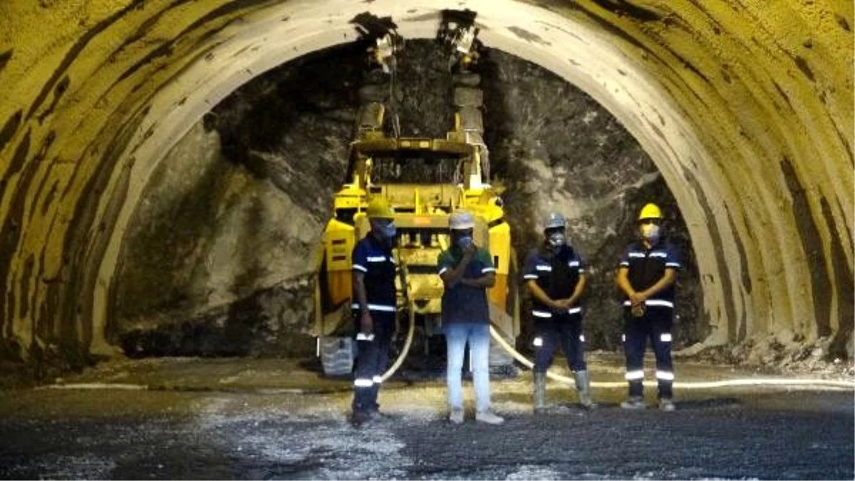 Avrupa\'nın en uzunu olacak Zigana Tüneli\'nin yüzde 76\'sı tamamlandı