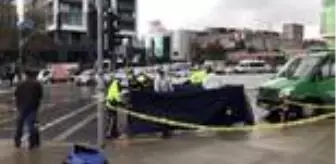 Bağcılar'da hafriyat kamyonu yayayı ezdi