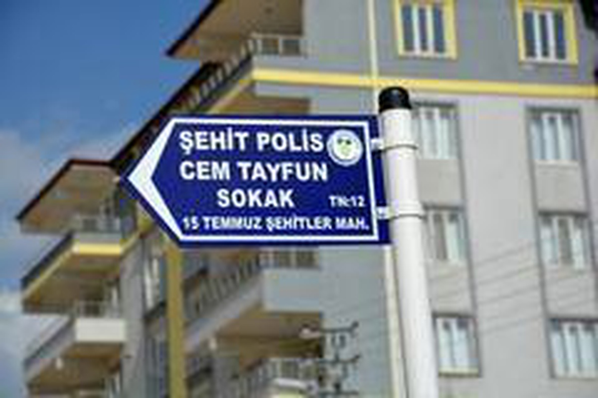 Besni\'de cadde ve sokak tabelaları yenileniyor