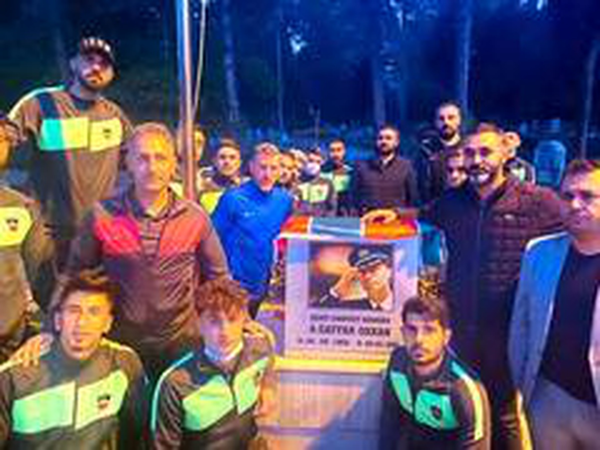 Diyarbekirspor kafilesi Ali Gaffar Okkan\'ı kabri başında andı