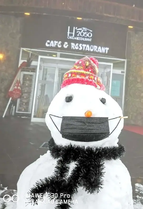 Erciyes'te maskeli kardan adam - Son Dakika