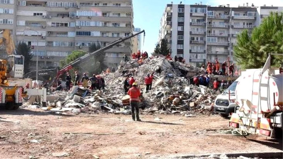 İzmir depreminde yıkılan Emrah Apartmanı\'nın dayanıksız olduğunu söyleyen AFAD ekipleri: Beton parçalarını kürekle kırdık
