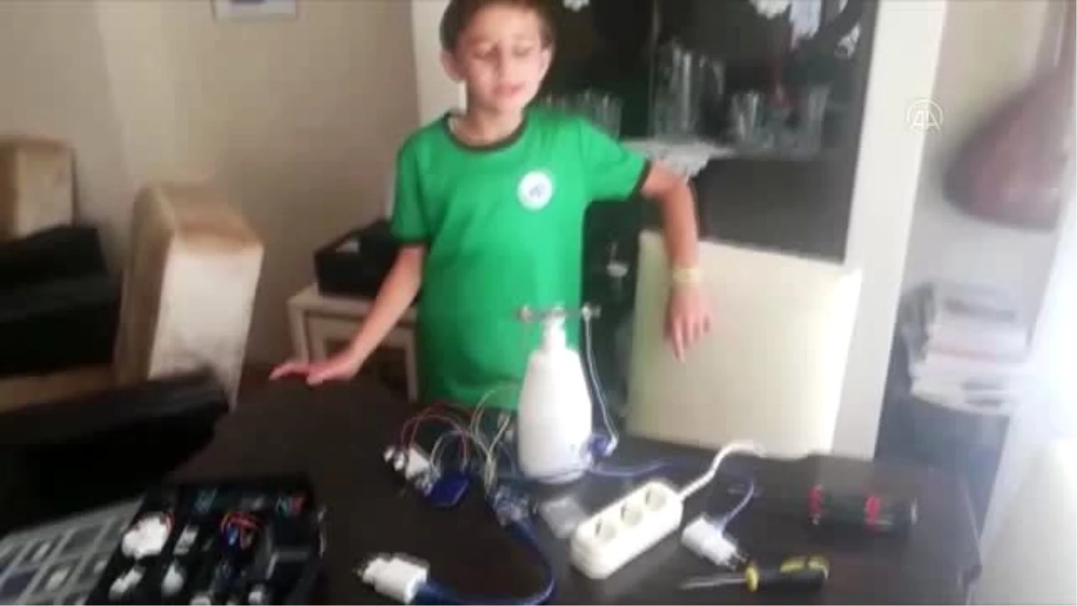 Ortaokul öğrencisi sensörlü dezenfektan aparatı tasarladı
