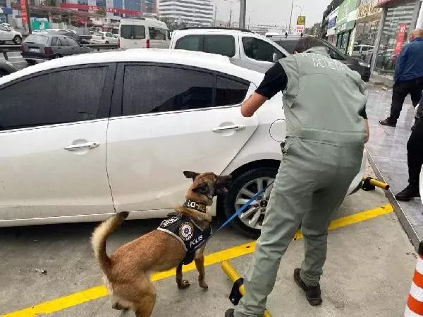 Pendik’te 100 kilo uyuşturucu ele geçirildi Son Dakika