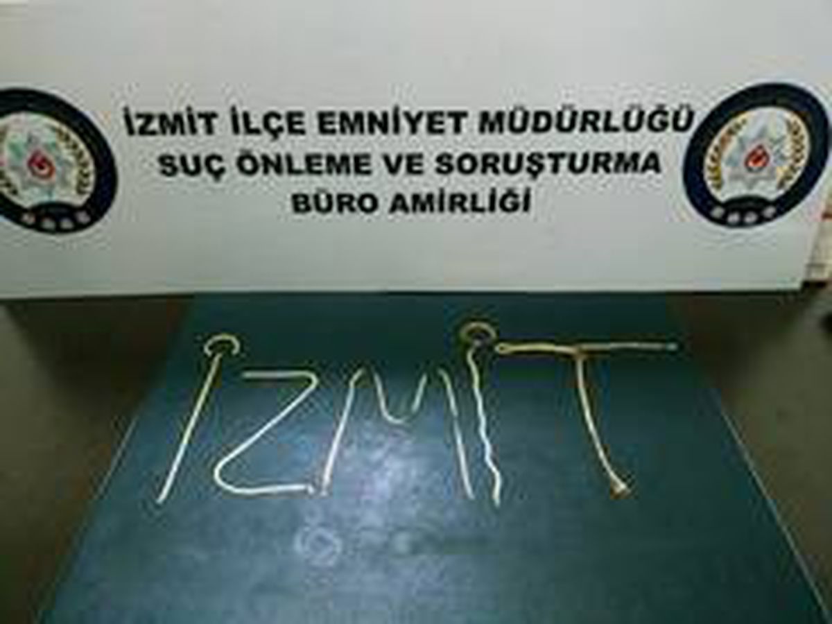Sahte altın kolyeleri kuyumcuya satmaya çalışırken yakayı ele verdi