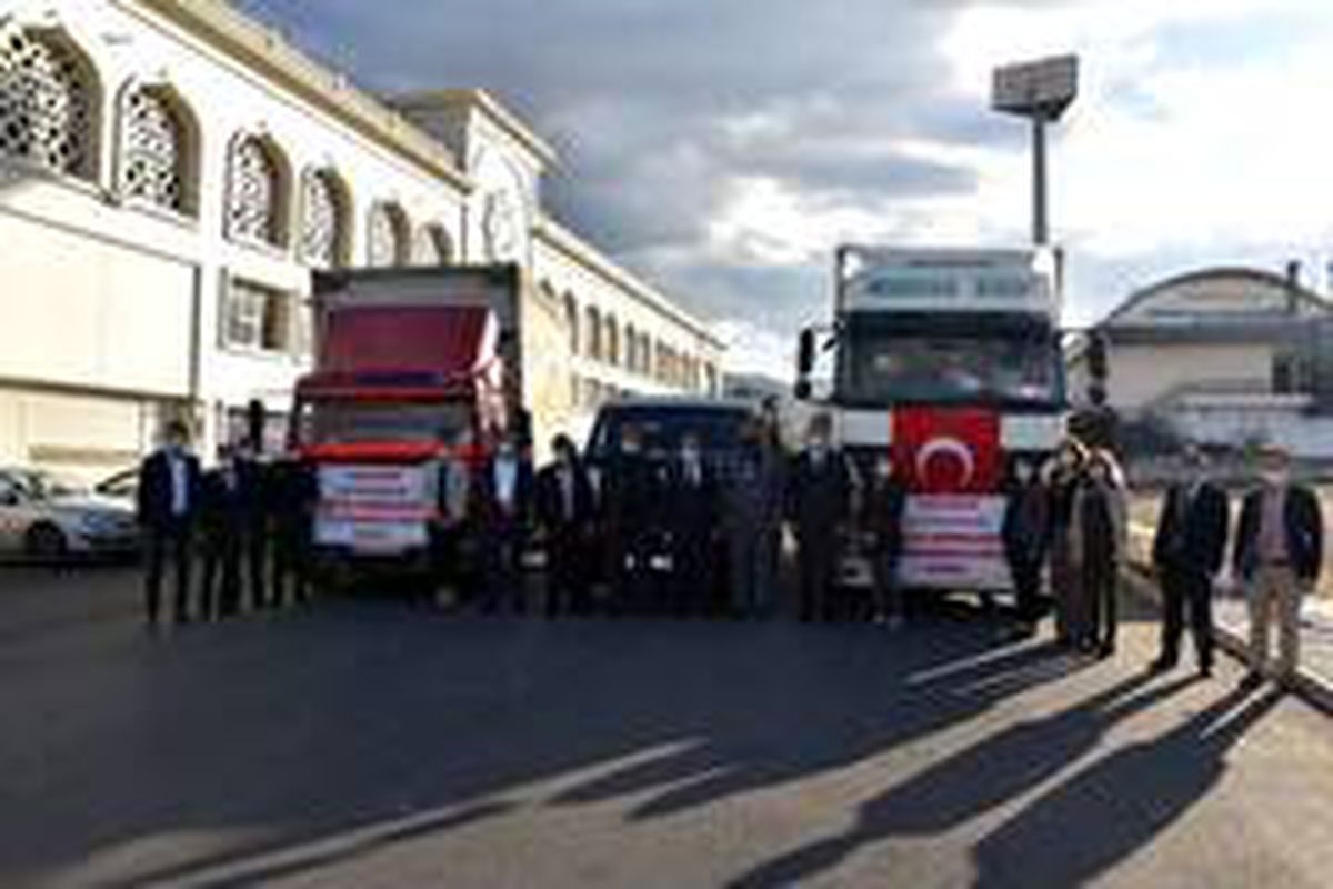 Yunusemre İzmirli depremzedelere yardımlarını sürdürüyor