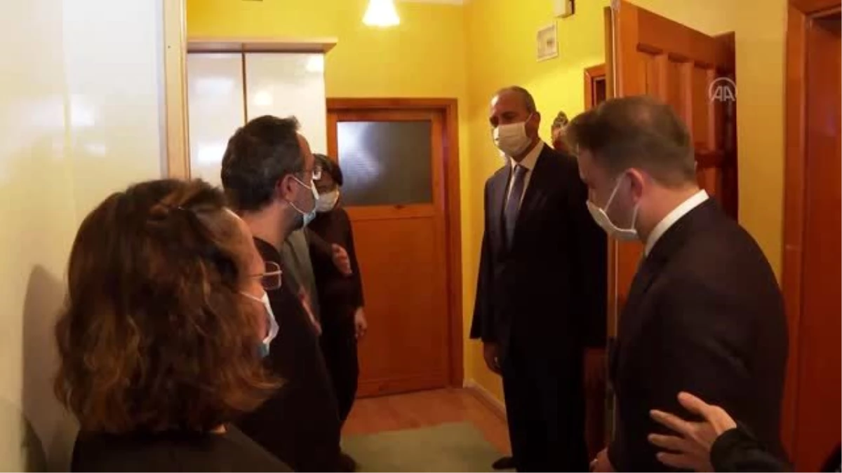 Son dakika haber | Adalet Bakanı Gül, depremzede aileye başsağlığı ziyaretinde bulundu