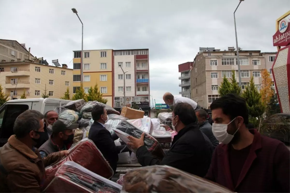 Ahlat\'tan İzmirli depremzedeler için yardım gönderildi