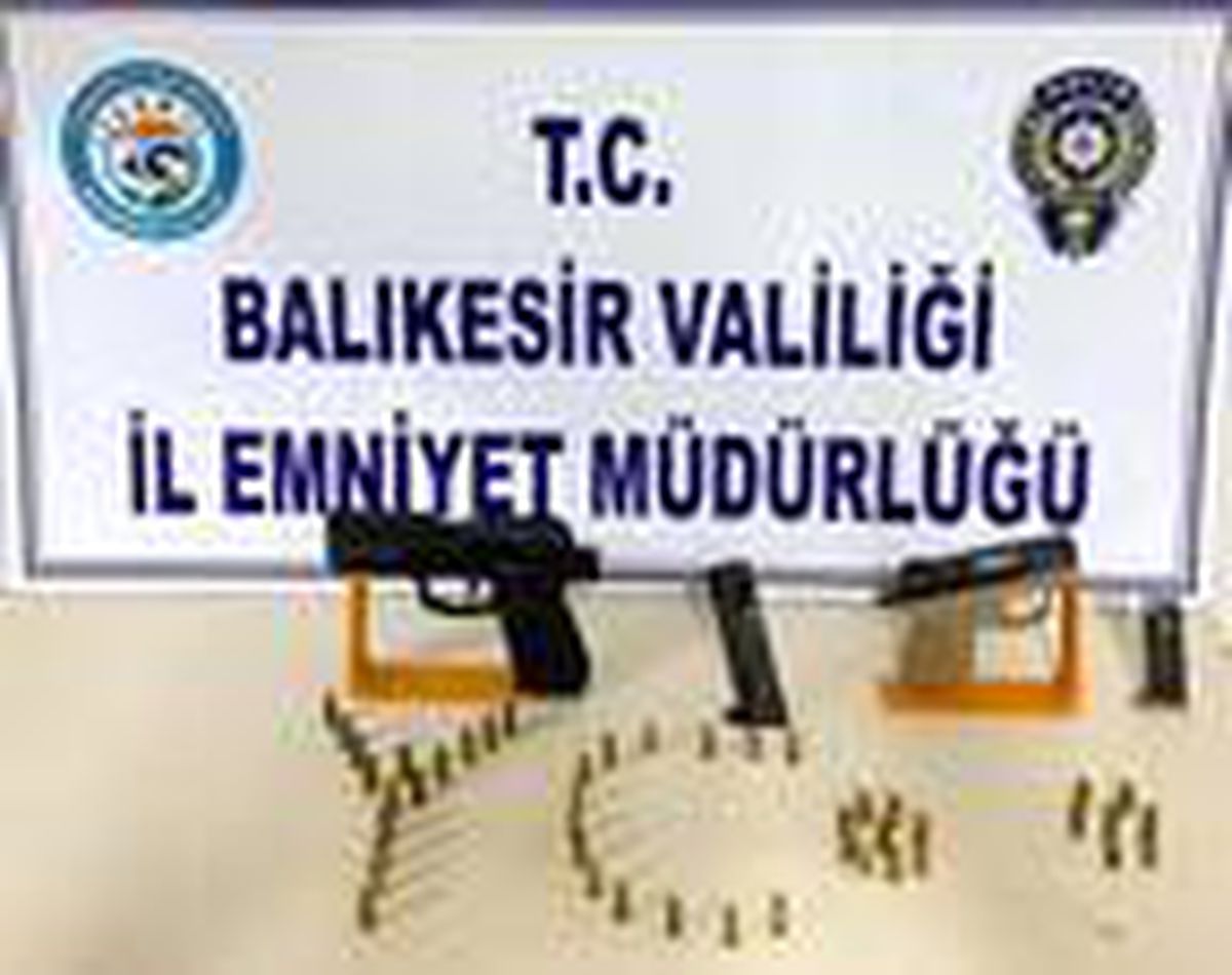 Balıkesir\'de çok sayıda ruhsatsız silah ele geçirildi