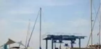 Depremin neden olduğu tsunamide zarar gören tekneler, Kuşadası'na getirildi