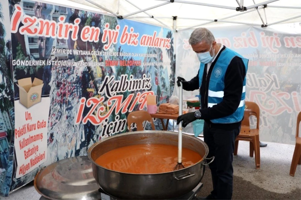 Depremzedelere Simav standında tarhana çorbası ikramı