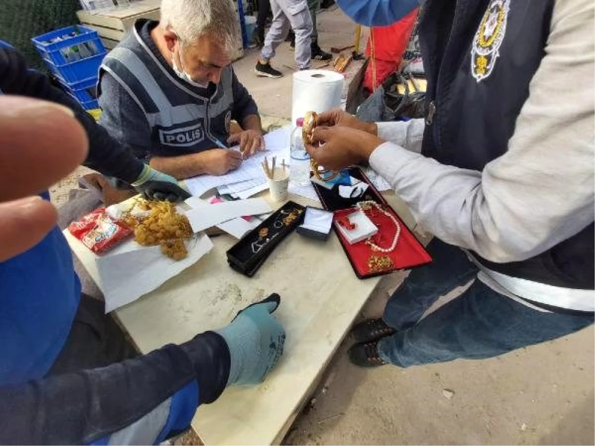 Enkazdan çıkardığı altın dolu poşeti polise teslim eden itfaiye eri konuştu