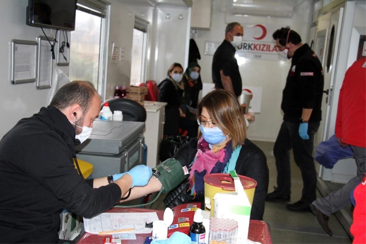 Erzurum GSİM\'den Kızılay\'a kan bağışı