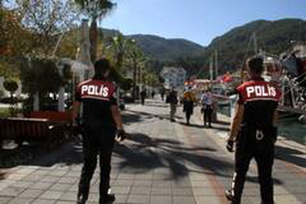 Fethiye\'de tedbirlere uymayan 4 bin 500 kişiye, 6 Milyon 135 Bin TL ceza kesildi