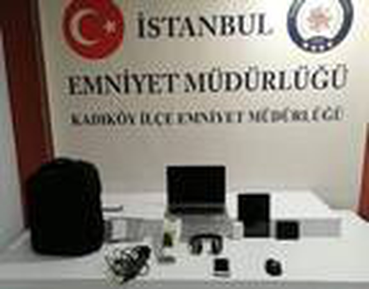 Son dakika haber! Kadıköy\'de otomobilden hırsızlık yapan şüpheli yakalandı