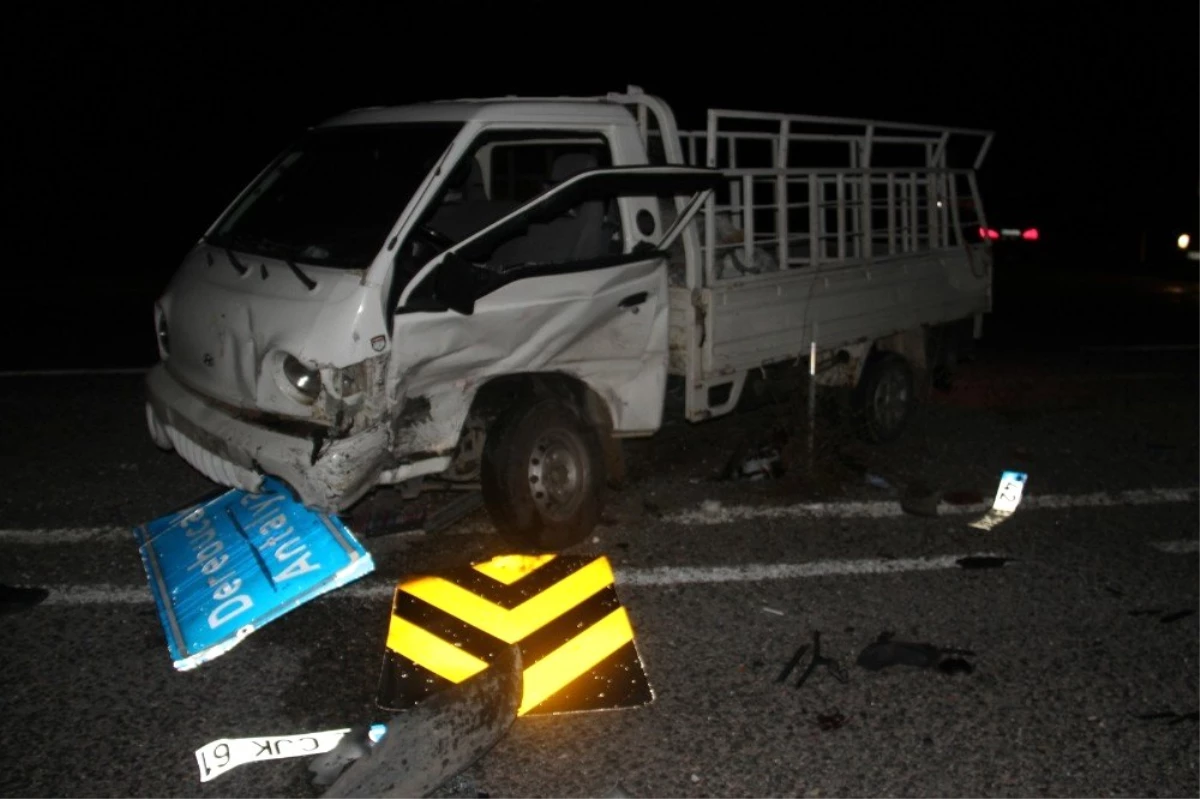 Konya\'da kamyonetle otomobil çarpıştı: 6 yaralı