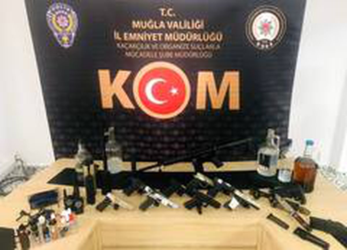 Muğla\'da ruhsatsız tabancalar ele geçirildi
