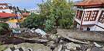 Okul bahçesinin istinat duvarı çöktü