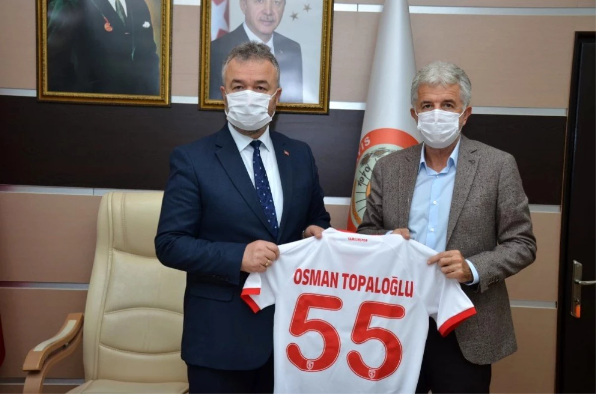 Samsunspor Futbol Akademisi\'nden Başkan Topaloğlu\'na forma