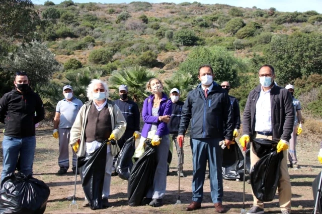 Ünlü sanatçılar Bodrum'da yerden izmarit topladı