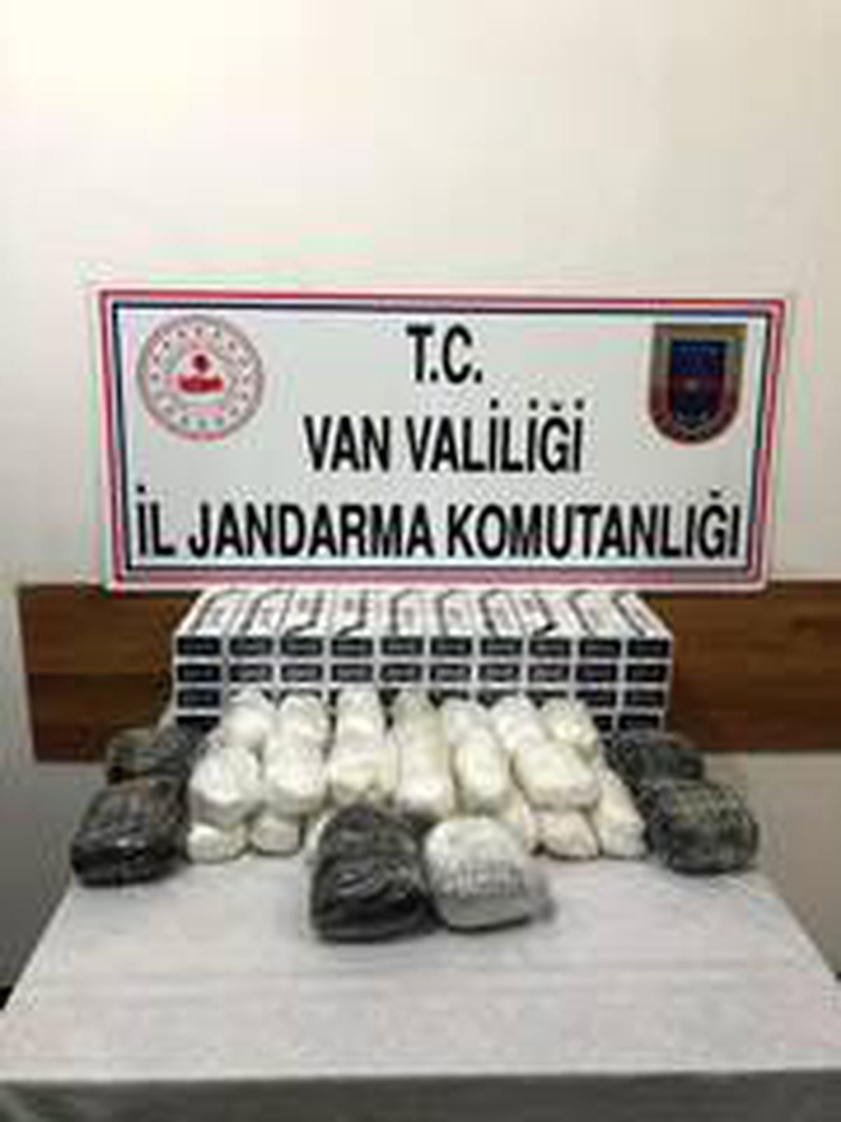 Van\'da 19 kilo 103 gram uyuşturucu ele geçirildi