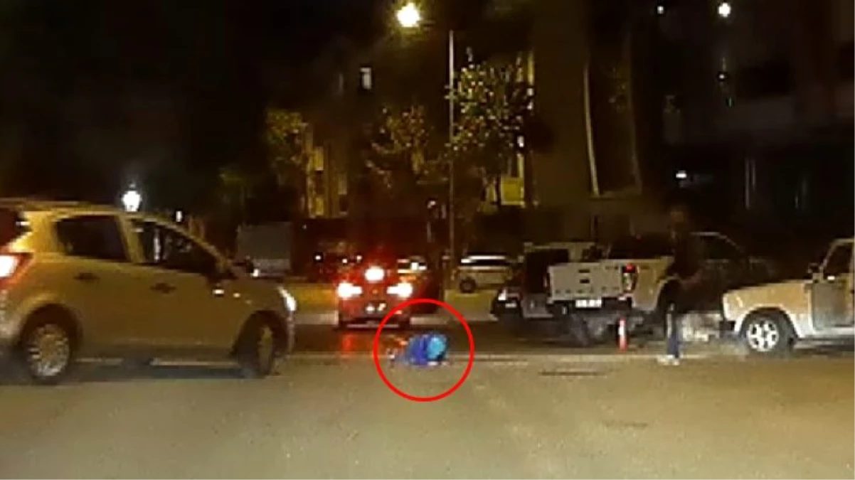 3 yaşındaki çocuk seyir halindeki araçtan düştü! Feci kaza kameralara böyle yansıdı