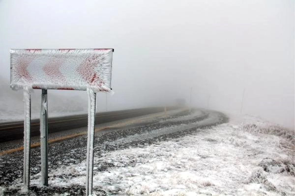 Ardahan\'ın yüksek kesimleri beyaza büründü