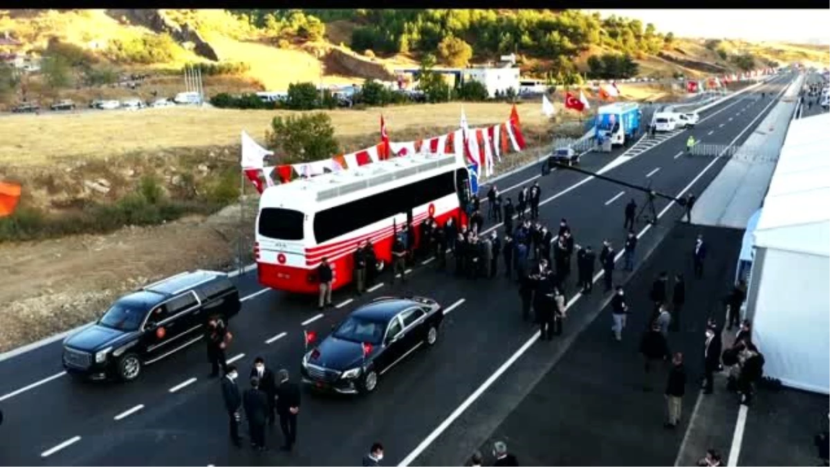 Cumhurbaşkanı Erdoğan, makam aracıyla Kahramanmaraş-Göksun Yolu\'nda seyahat etti (2)