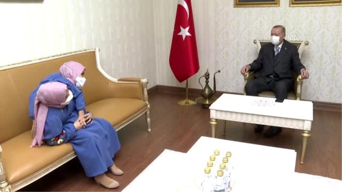 Cumhurbaşkanı Erdoğan, siyam ikizleri Sema ve Ayşe Tanrıkulu ile görüştü