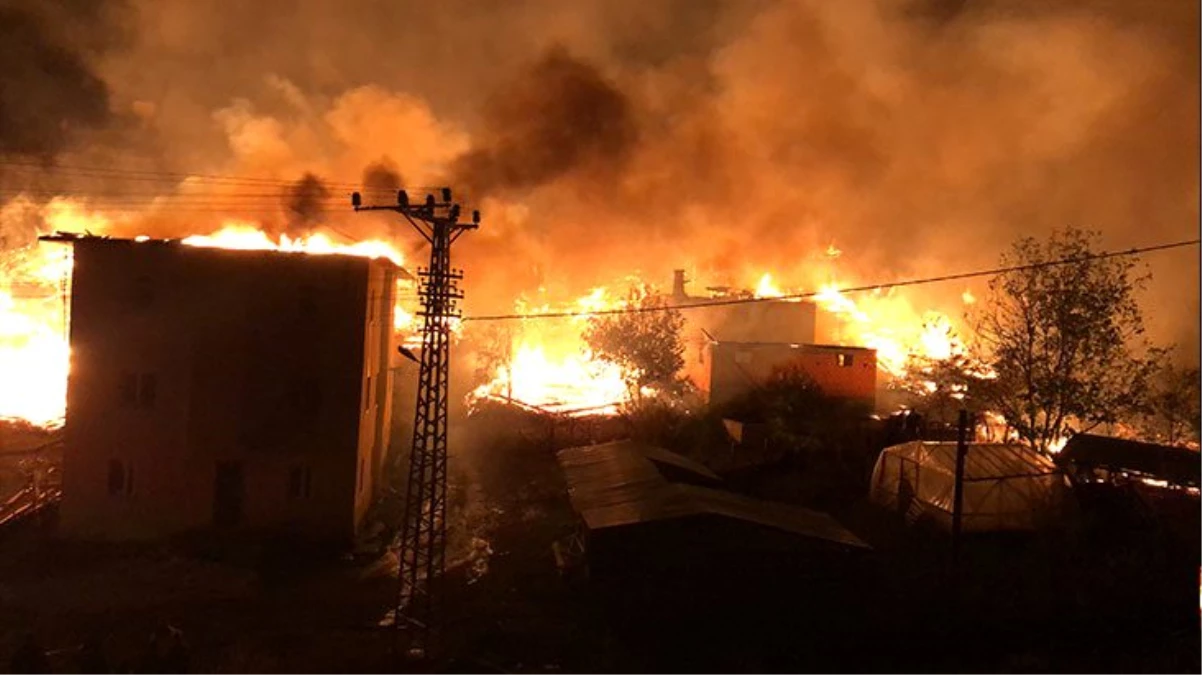 Kastamonu\'da 14 haneli köyde 10 ev ve bir cami yandı