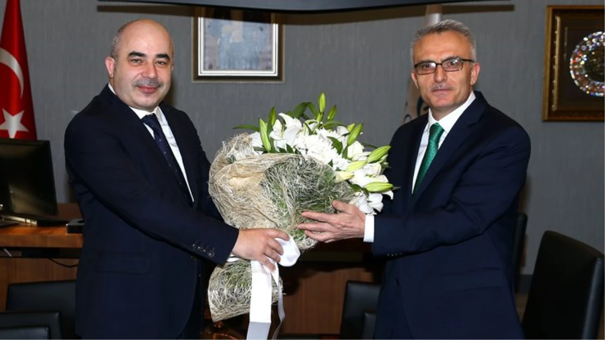 Merkez Bankası\'nda devir teslim töreni! Murat Uysal görevi Naci Ağbal\'a devretti
