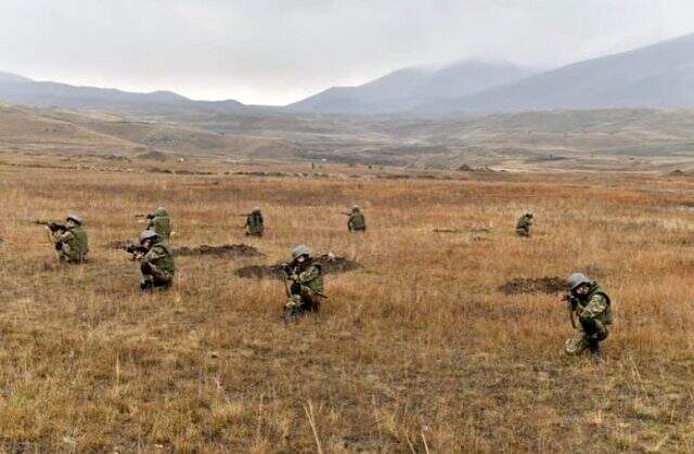 Nikol Paşinyan'ın eşi: Birliğimiz 10 günlük eğitimden sonra savaşa hazır