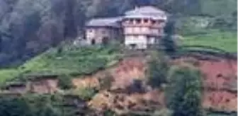 Rize?de heyelan; 3 ev boşaltıldı