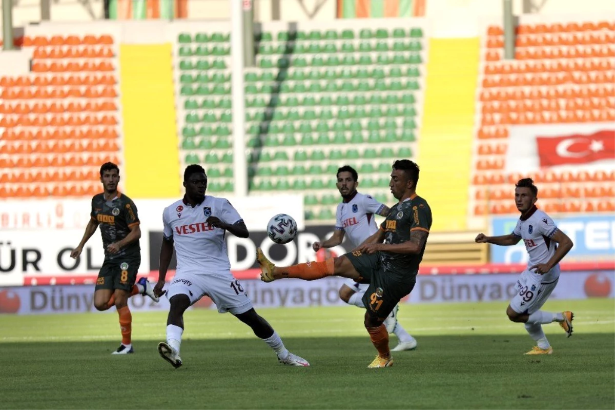 Süper Lig: Aytemiz Alanyaspor: 0 Trabzonspor: 0 (İlk yarı)