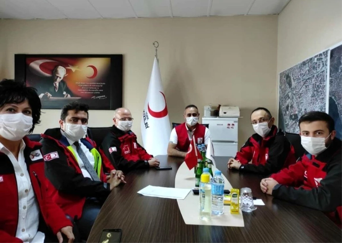 Türk Kızılay Bursa Şubesi deprem bölgesine moral desteğinde bulundu
