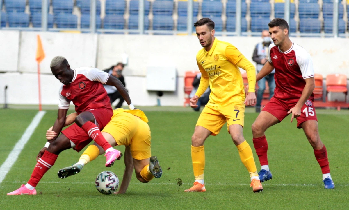 Ankaragücü, son dakikalarda attığı golle Fatih Karagümrük ile 2-2 berabere kaldı