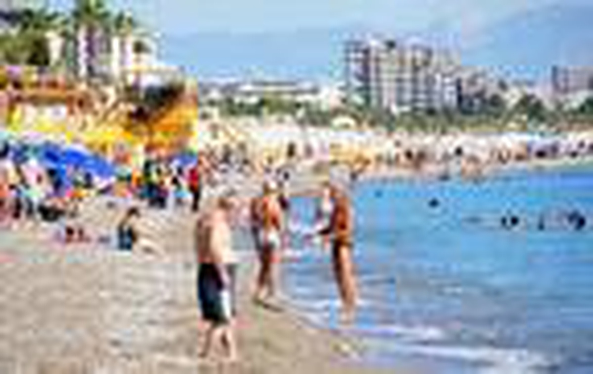 Antalya\'da vatandaşlar sahillere akın etti