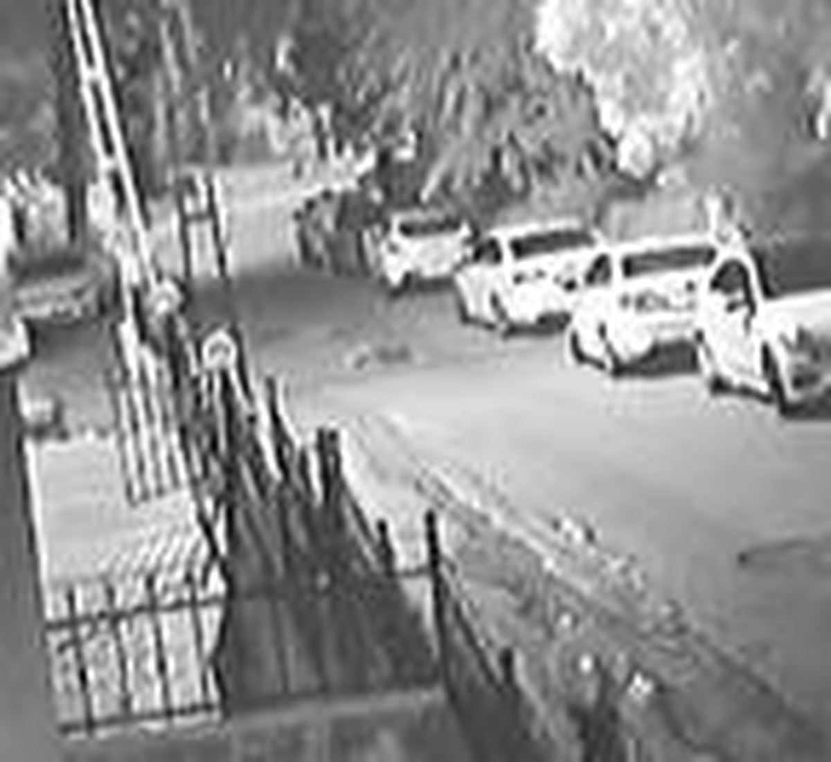 ARAÇLARIN GÖSTERGE PANELLERİNİ ÇALAN ŞÜPHELİLER kamerada