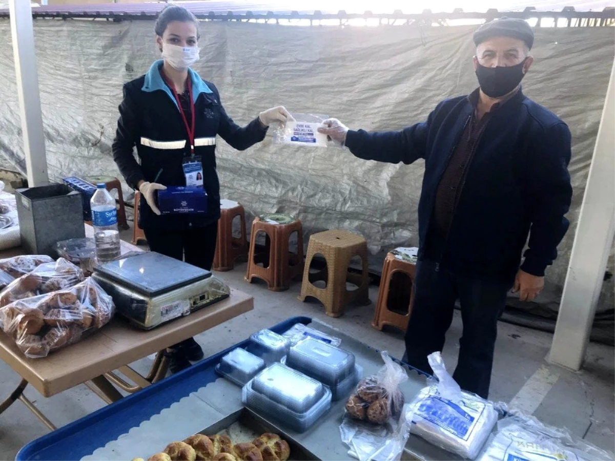 Büyükşehir Belediyesi maske dağıtımına devam ediyor