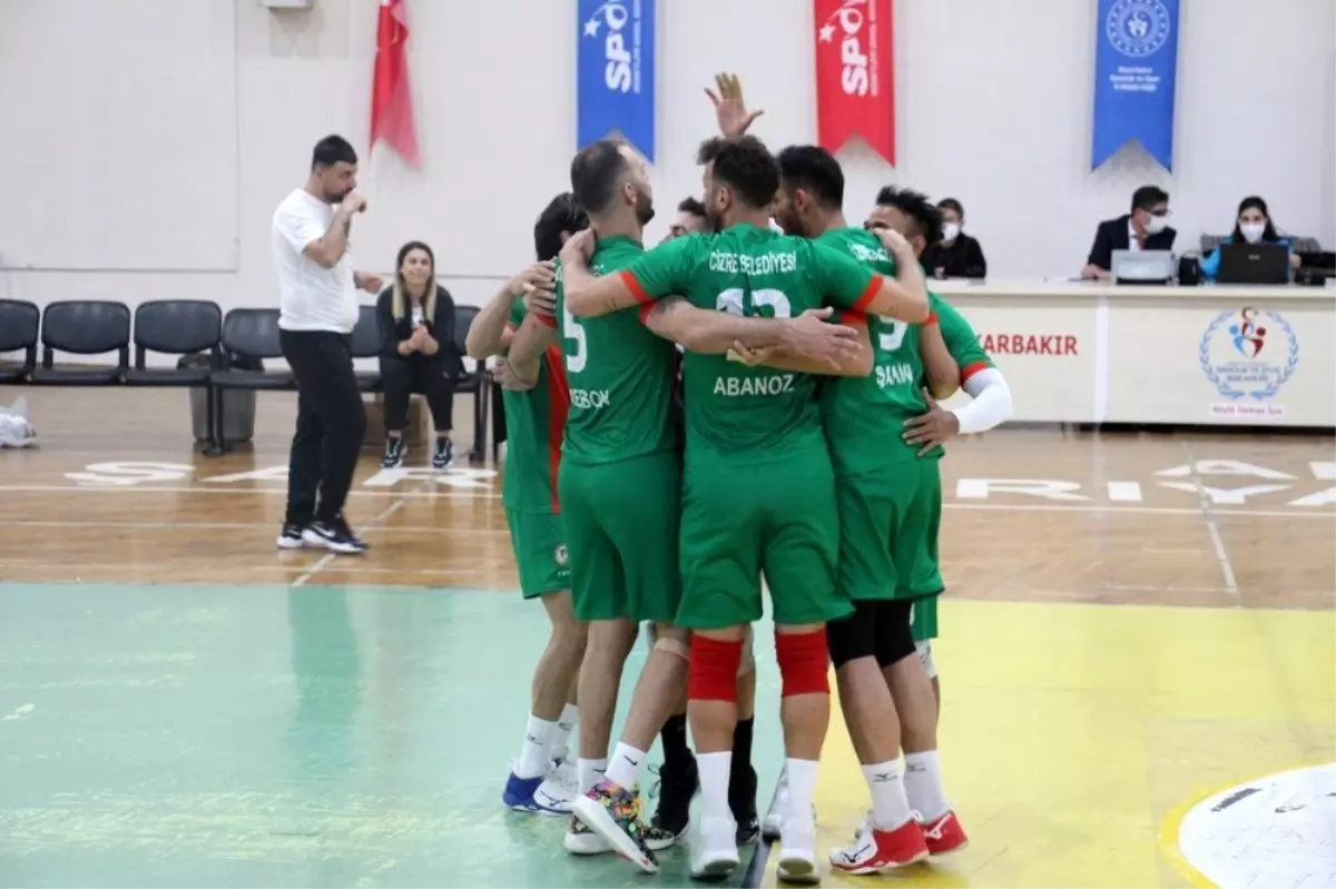 Cizre Belediyesi erkek voleybol takımı 5\'te 5 yaptı