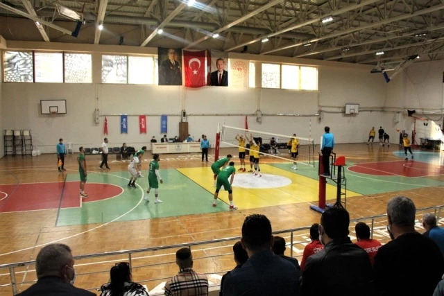 Cizre Belediyesi erkek voleybol takımı 5'te 5 yaptı