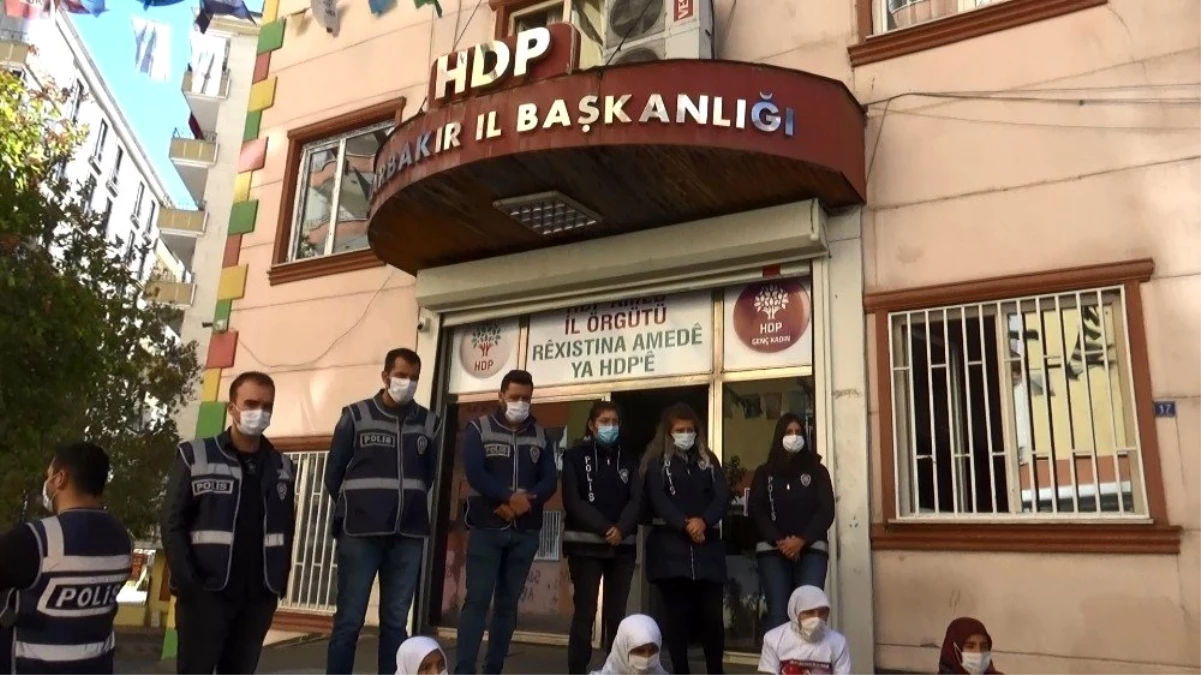 Evlat nöbetindeki aileler: "Evlatlarımızın kaçırılmasının tek sorumlusu HDP\'dir"